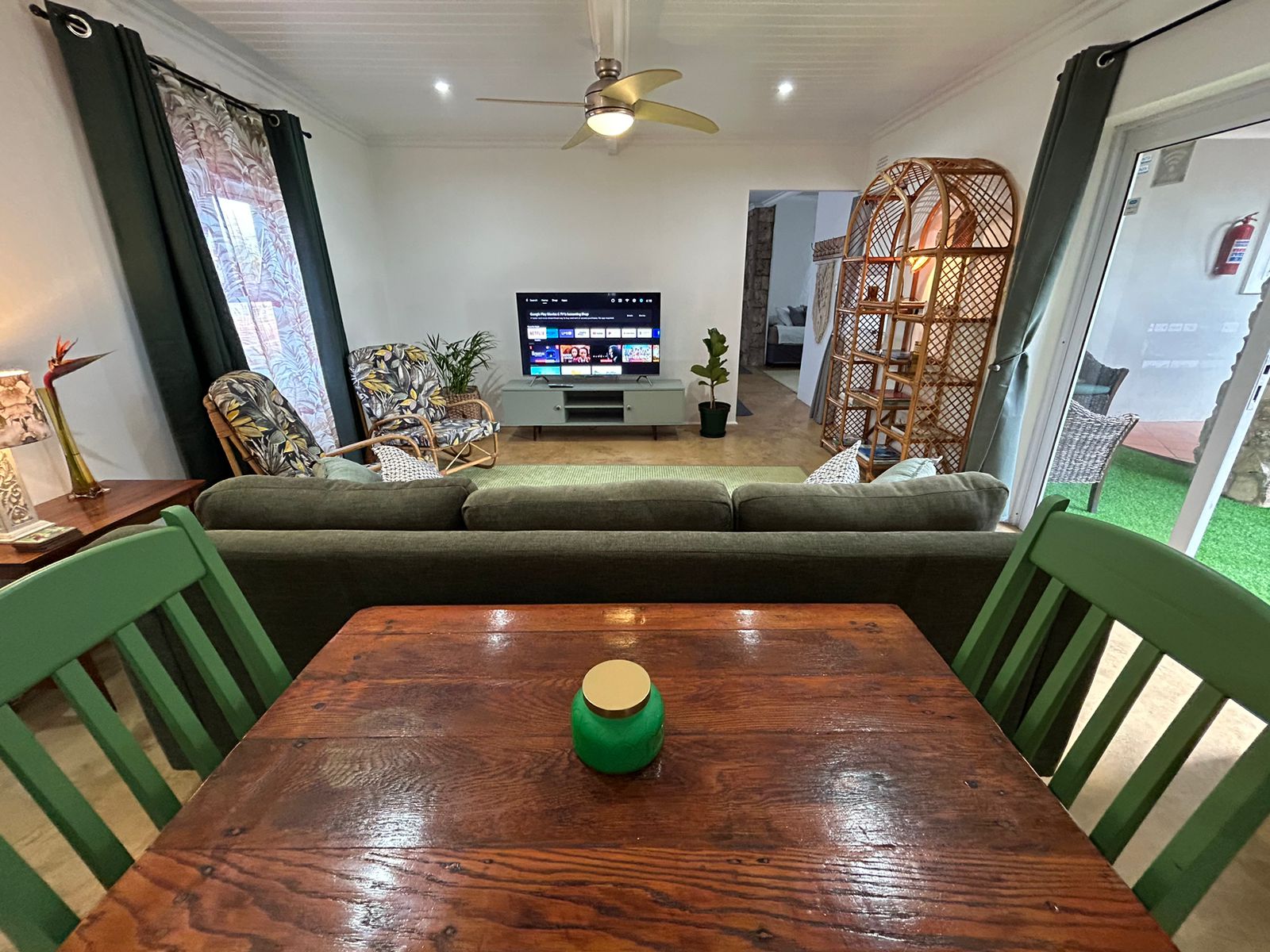 Kitchen dining area